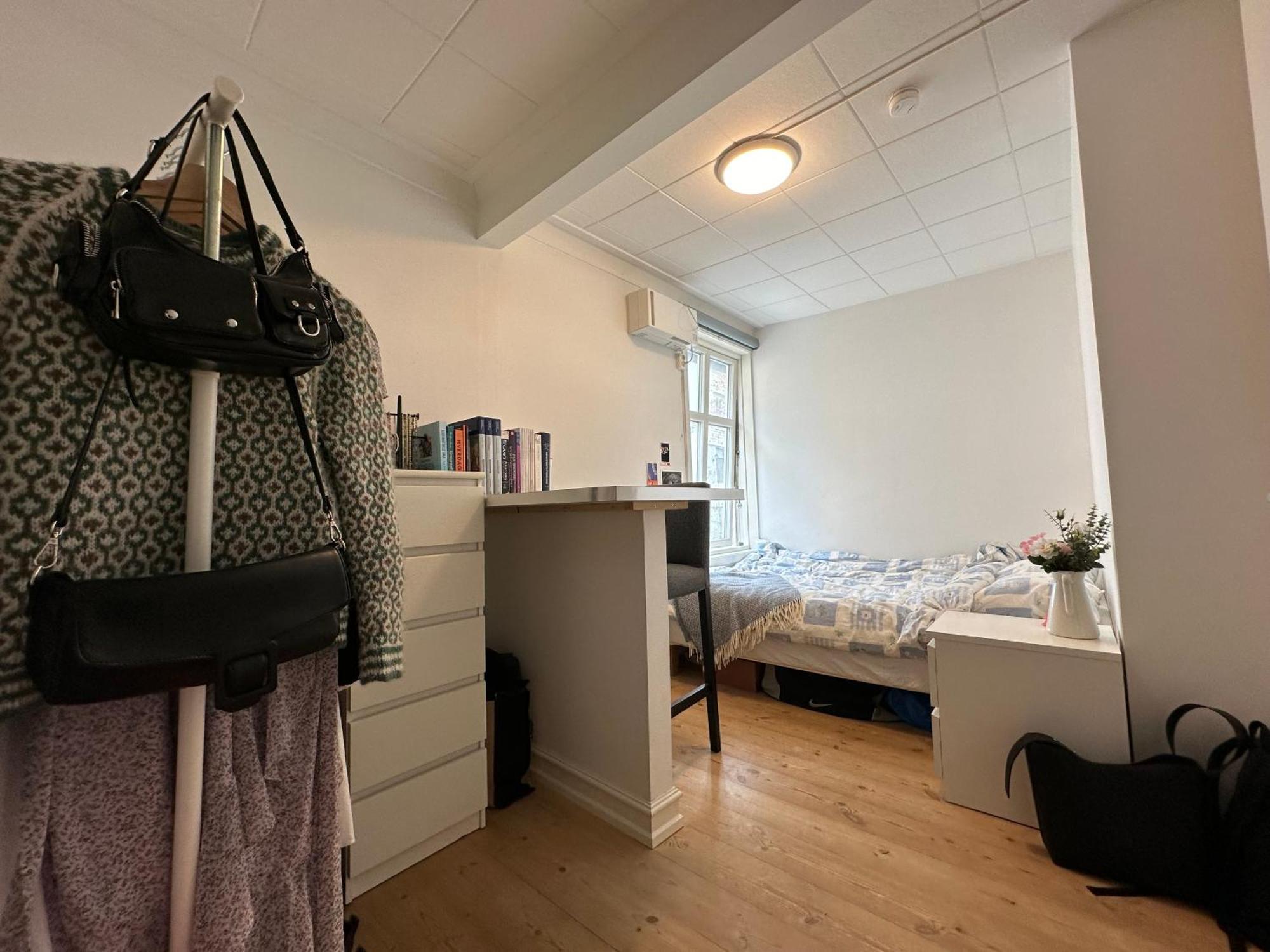 Appartamento Sjarmerende Bolig Like Ved Togstasjonen Bergen Esterno foto