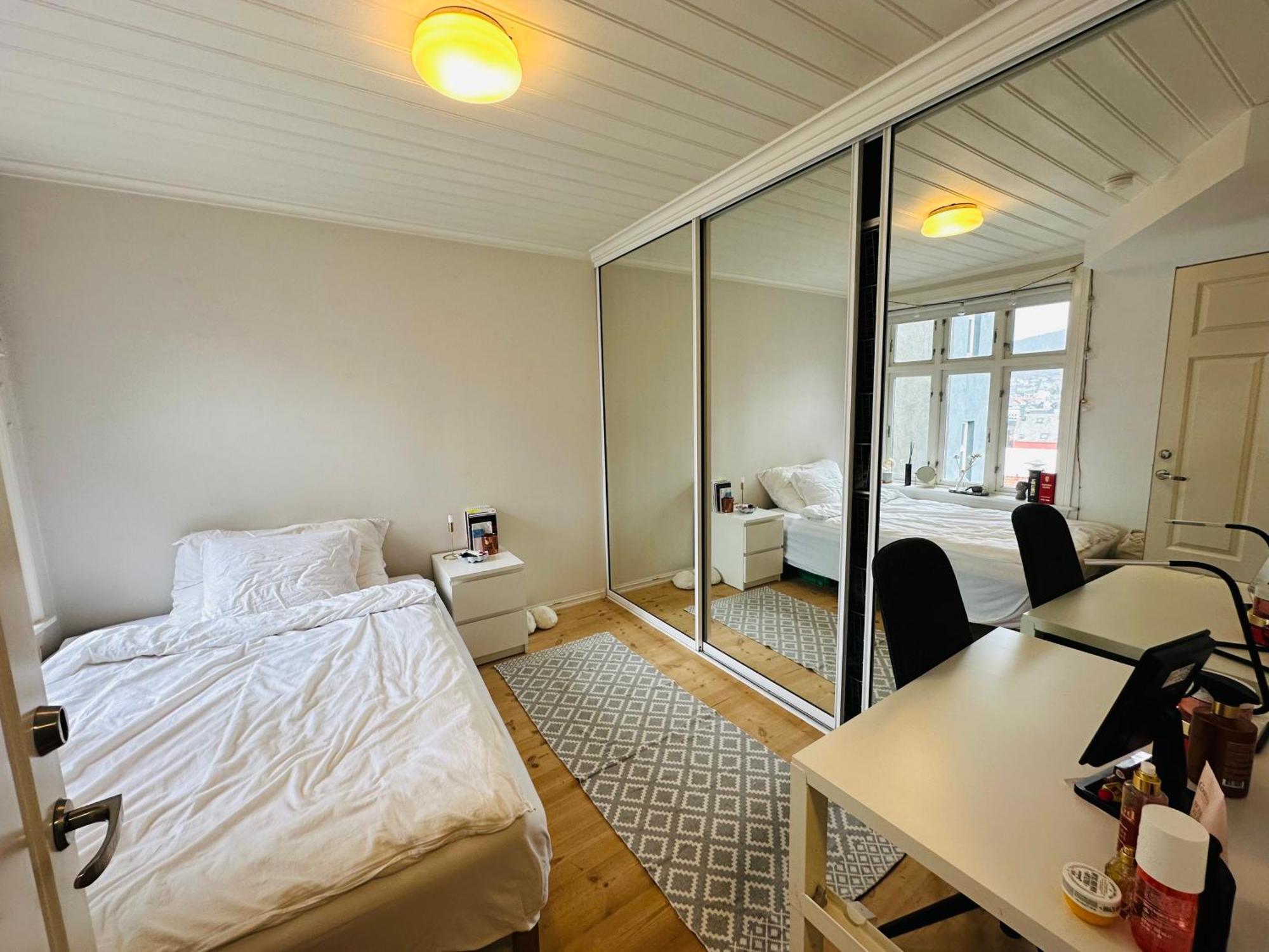 Appartamento Sjarmerende Bolig Like Ved Togstasjonen Bergen Esterno foto