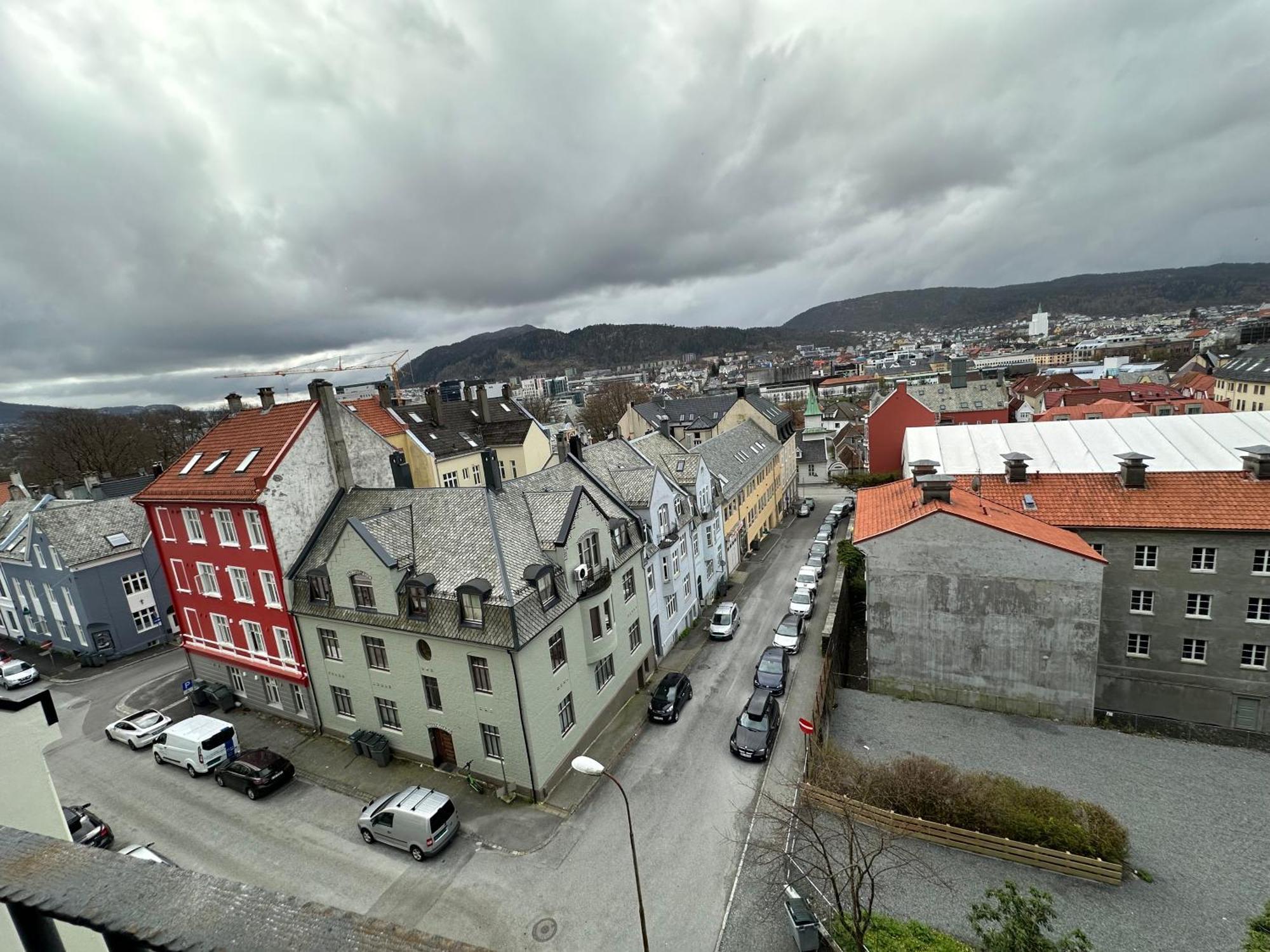 Appartamento Sjarmerende Bolig Like Ved Togstasjonen Bergen Esterno foto