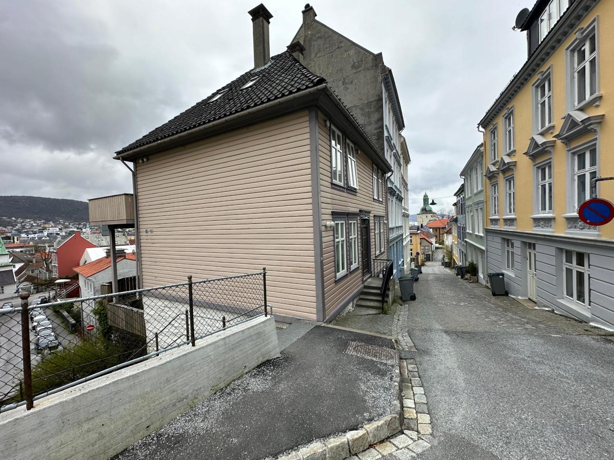 Appartamento Sjarmerende Bolig Like Ved Togstasjonen Bergen Esterno foto